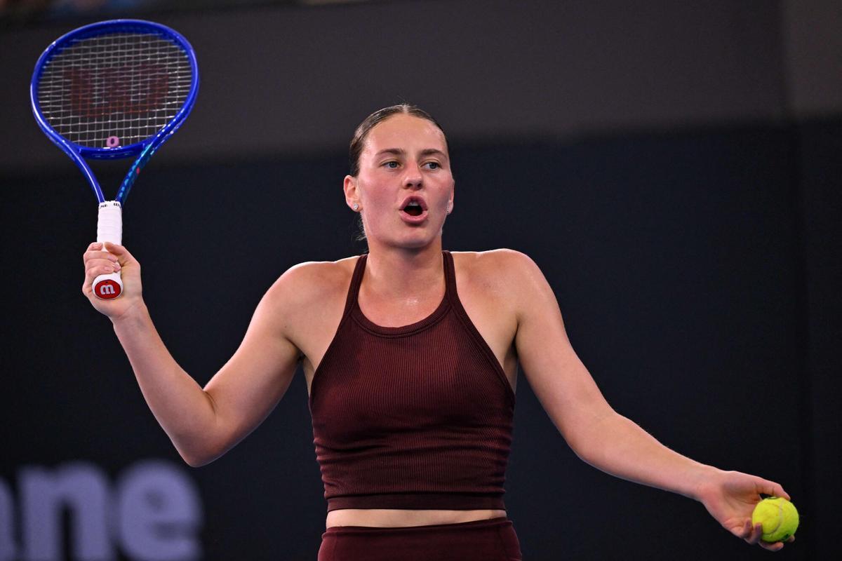 Marta Kostyuk, de Ucrania, durante la final contra Sabalenka en Brisbane.