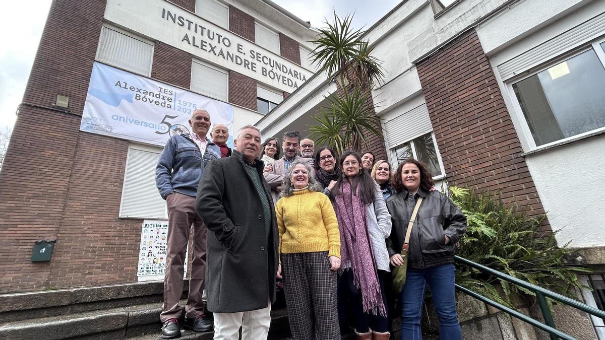 Antiguos directores y miembros del claustro actual del IES Alexandre Bóveda de Coia.