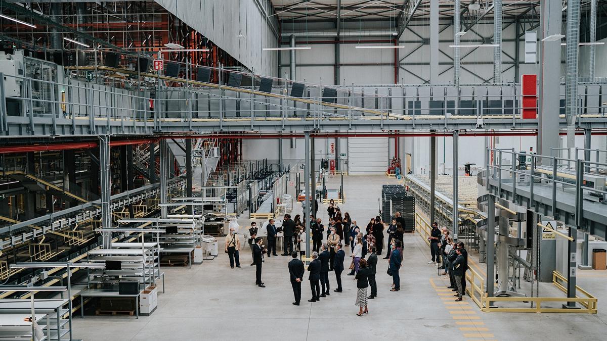 El segundo centro regulador de Grupo Hefame se ha inaugurado en la localidad valenciana de Ribarroja del Turia.