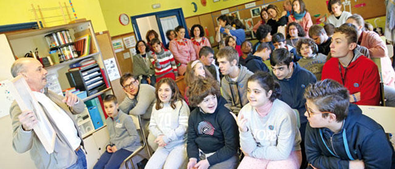Pepe en su charla a los alumnos del colegio Menela. Marta G. Brea