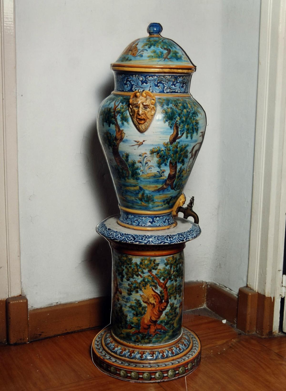 Filtro con peana de los años 30, obra de Juan Ruiz de Luna Arroyo.