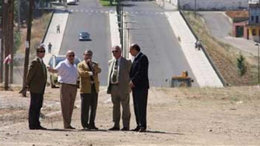 Comienza la obra del vial que permitirá regenerar la zona del Hoyo del Calamón