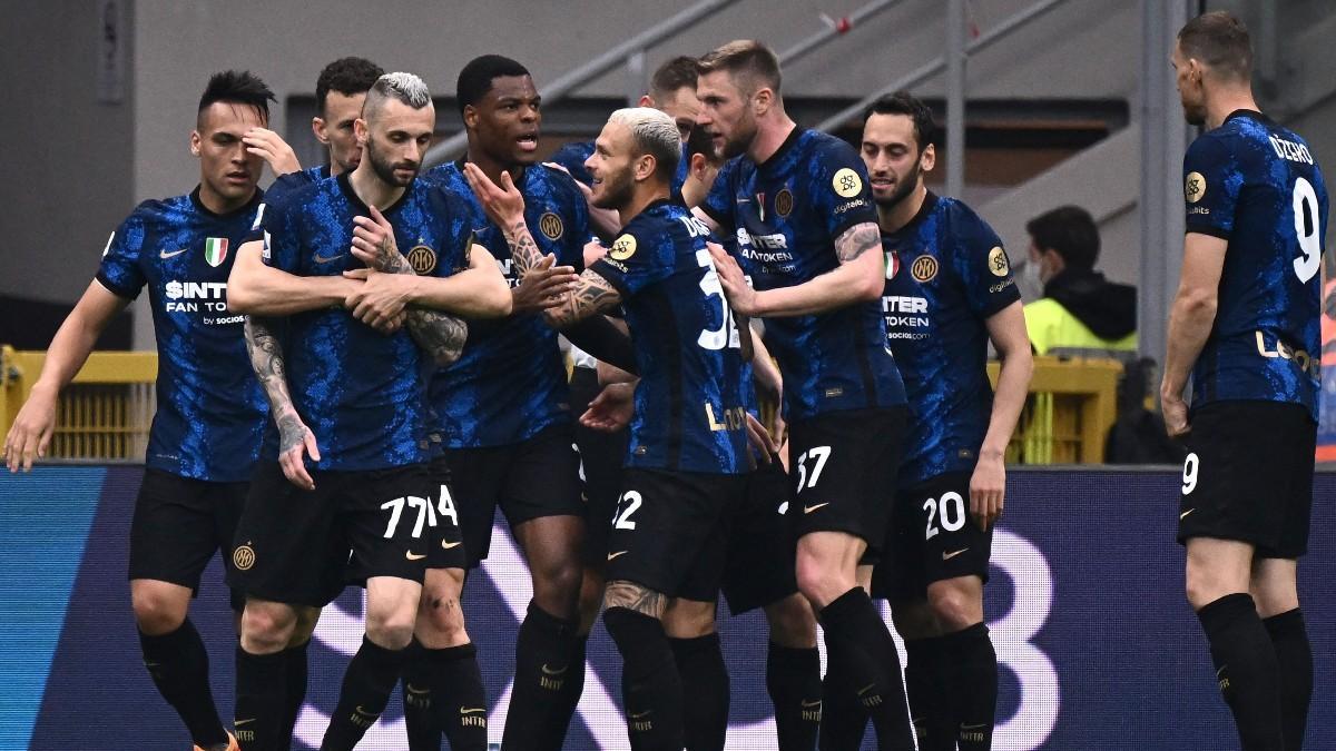 Alegría desatada en el Inter tras el gol de Dumfries