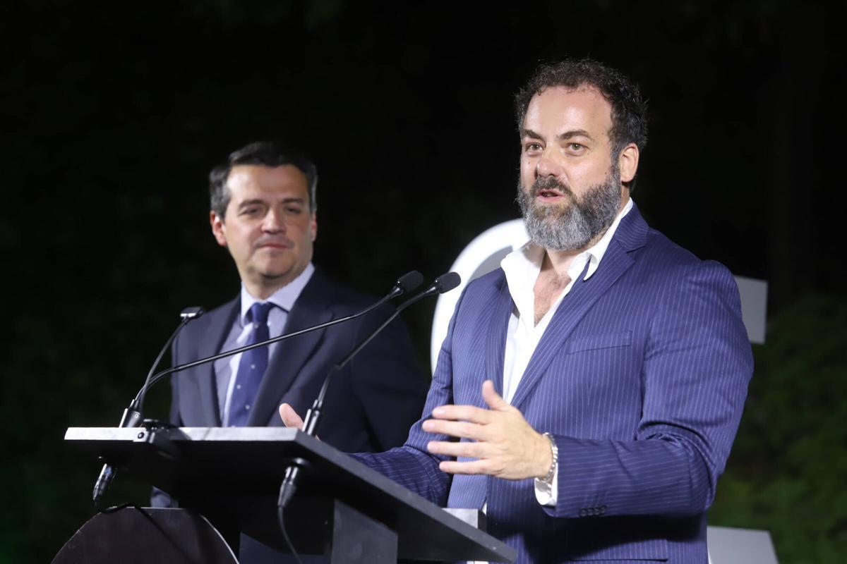 Las autoridades inauguran el espectáculo del Alcázar