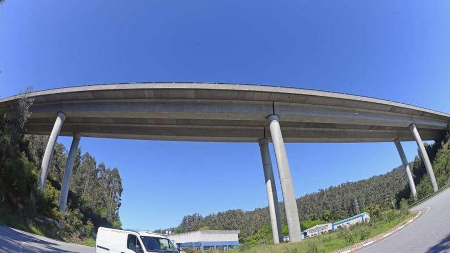 Viaducto de A Portela, donde surgió el problema que obligó a cortar el tráfico el jueves.  // Gonzalo Núñez