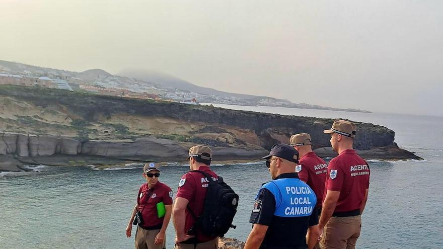 Desmantelan asentamientos irregulares en el Sitio de Interés Científico de La Caleta en Tenerife