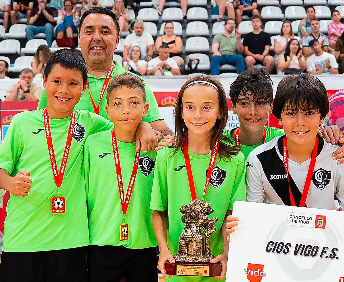 Trofeos del torneo Vigo Cup de fútbol sala