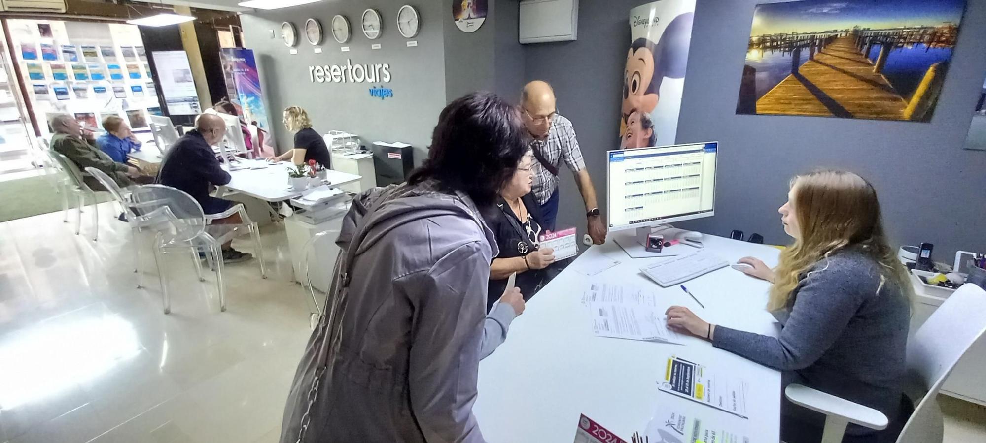Multitudinarias colas para reservar un viaje del Imserso en Castellón