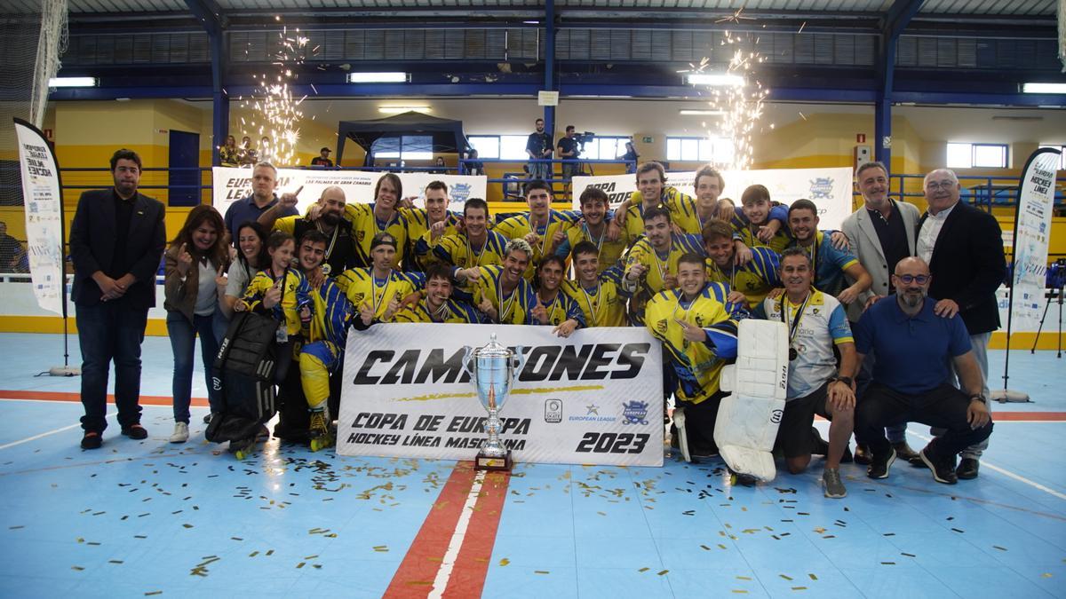 El Molina Sport posa con el trofeo de campeón de Europa, en una imagen de archivo.