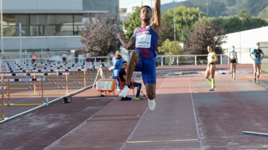 El saltador olímpico Jean Marie Okutu regresa a la Gimnástica tras 11 temporadas en el Barça