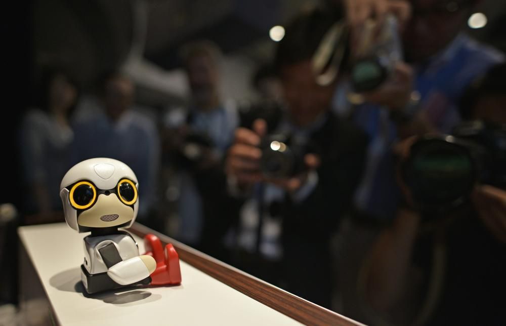 El fabricante de automóviles japonés Toyota pondrá a la venta a partir de 2017 un pequeño robot compacto cuya aspiración es la de hacer compañía, aunque todavía se desconocen cuales serán todas sus prestaciones.