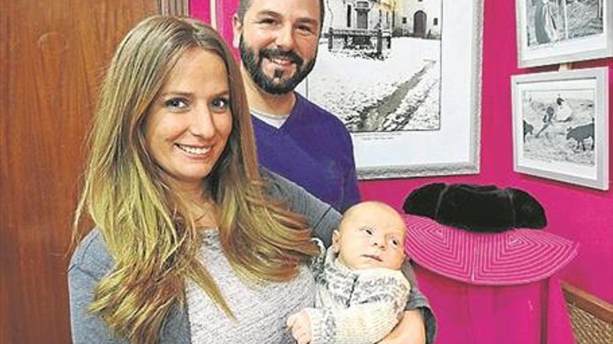 Andrés y Carmen se estrenan como padres de un niño