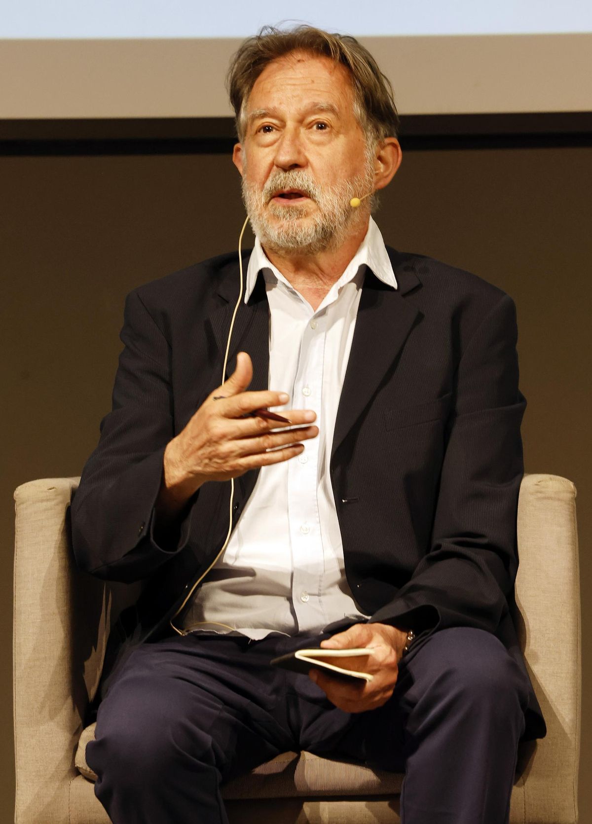 El escritor gallego Suso de Toro, invitado al Club Faro