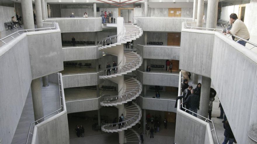 Interior del edificio de los Nuevos Juzgados de A Coruña. | LOC