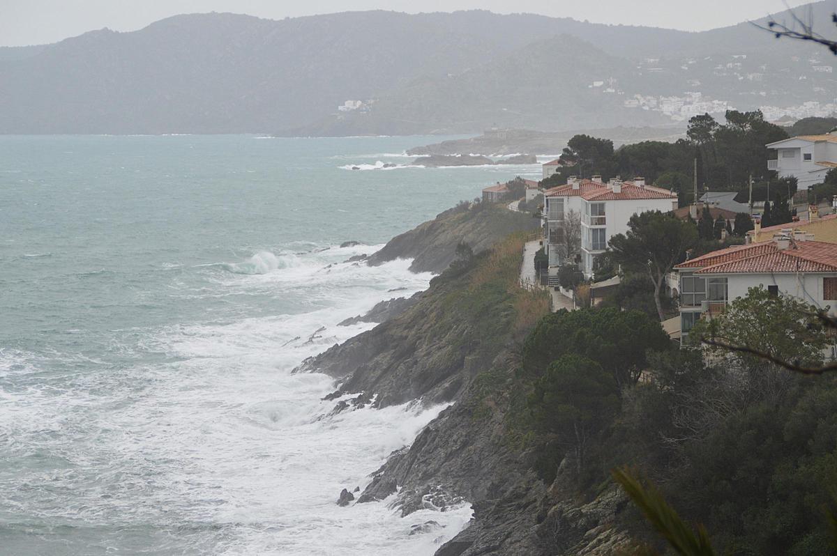 La llevantada de Portbou al Port de la Selva en trenta imatges