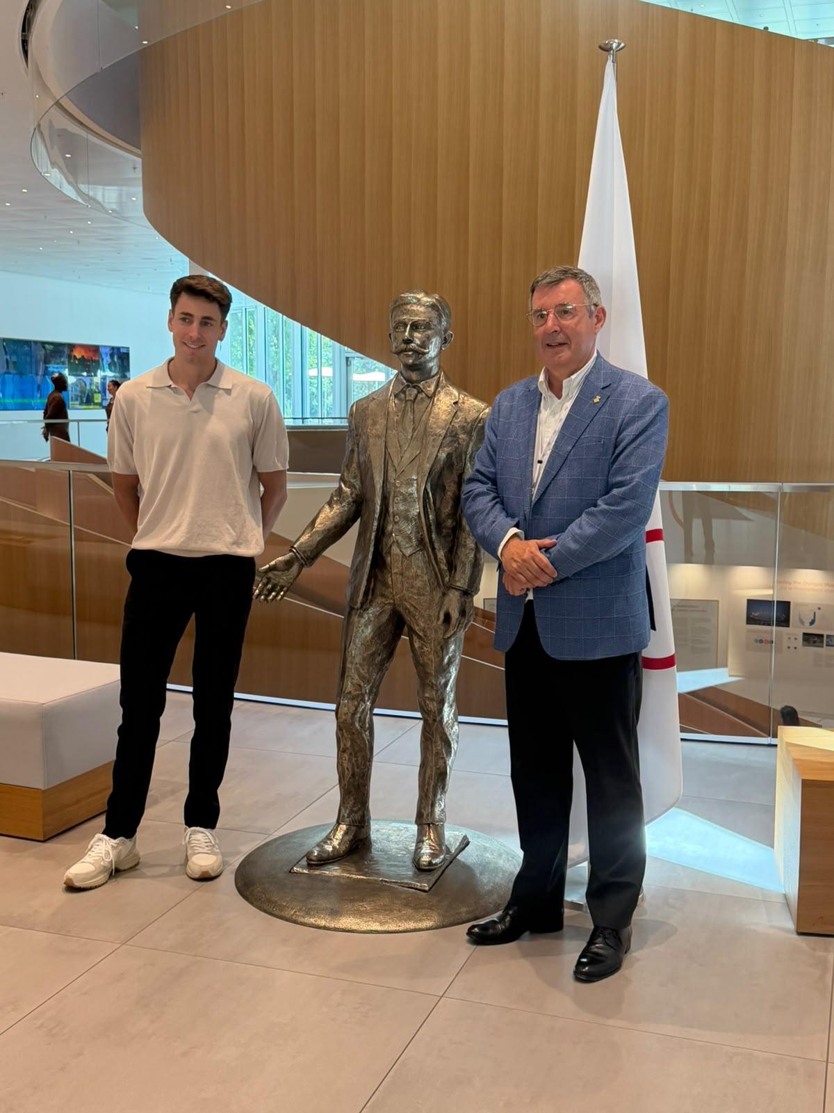 Oriol Cardona durant la visita al COI de la diputació de Girona