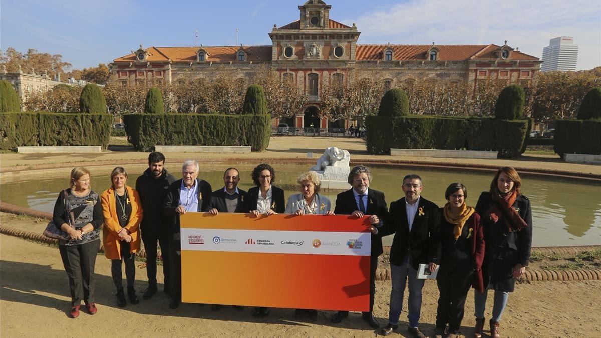 Marta Rovira durante la presentación de la candidatura de ERC, este jueves, frente al Parlament.