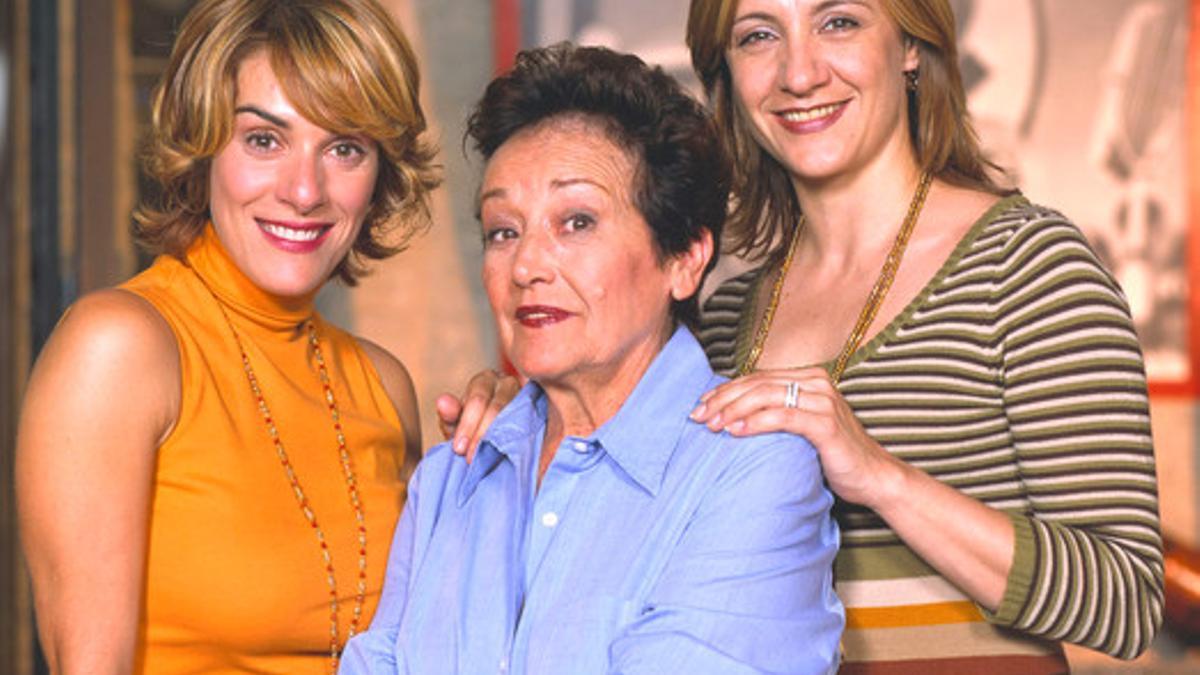 Amparo Baró, junto Anabel Alonso y Blanca Portillo (derecha), del reparto '7 Vidas'.