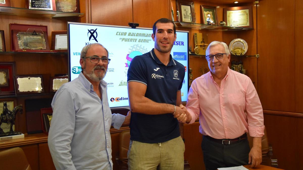 Renovación de Erekle Arsenashvili con el Ángel Ximénez Puente Genil de la Liga Asobal.