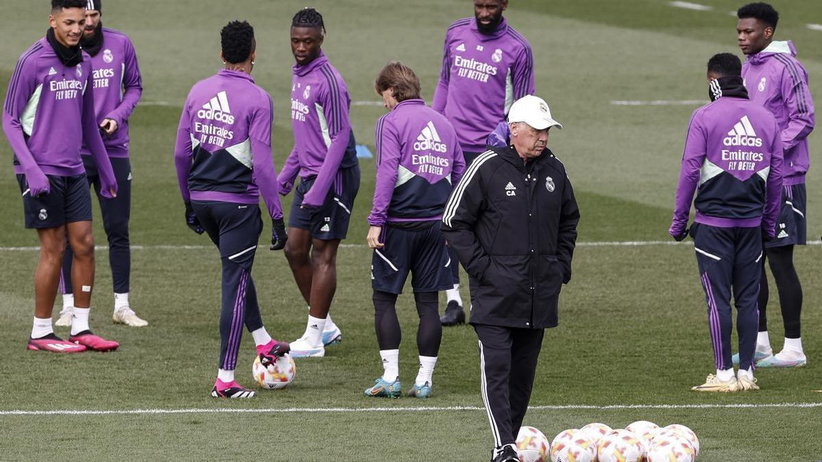 Carlo Ancelotti, entrenador del Real Madrid, durante el entrenamiento previo a la semifinal de Copa.