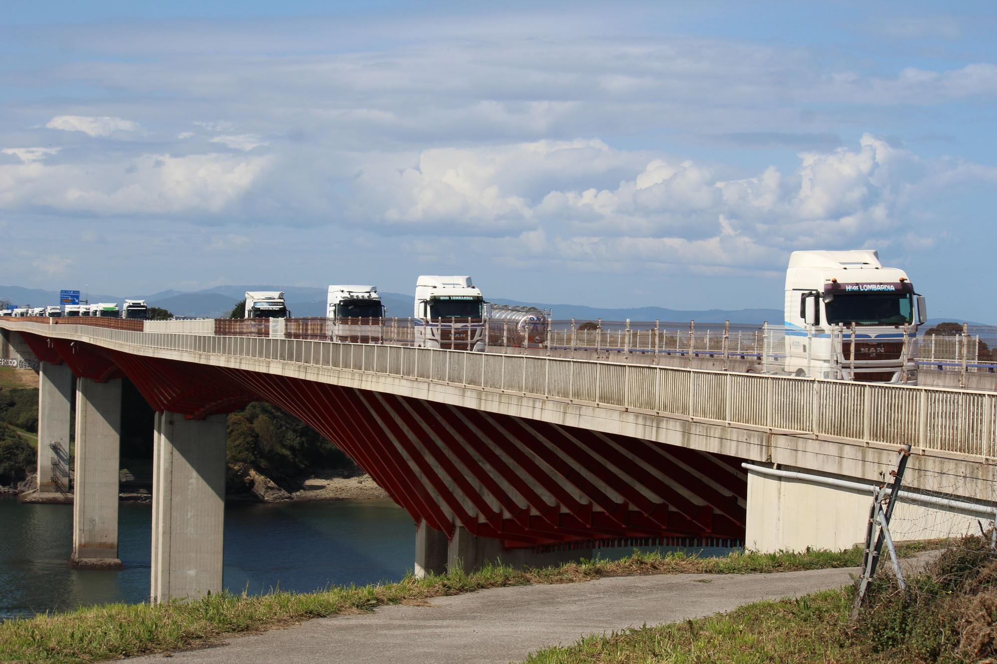 EN IMÁGENES: Así está siendo el paro del transporte en Asturias