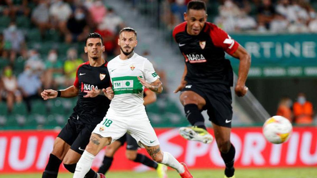 Fernando Reges habla para los medios del Sevilla