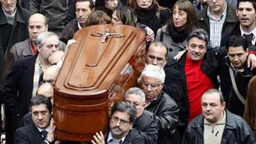 Funeral multitudinario para despedir al exconcejal del PSE asesinado por ETA