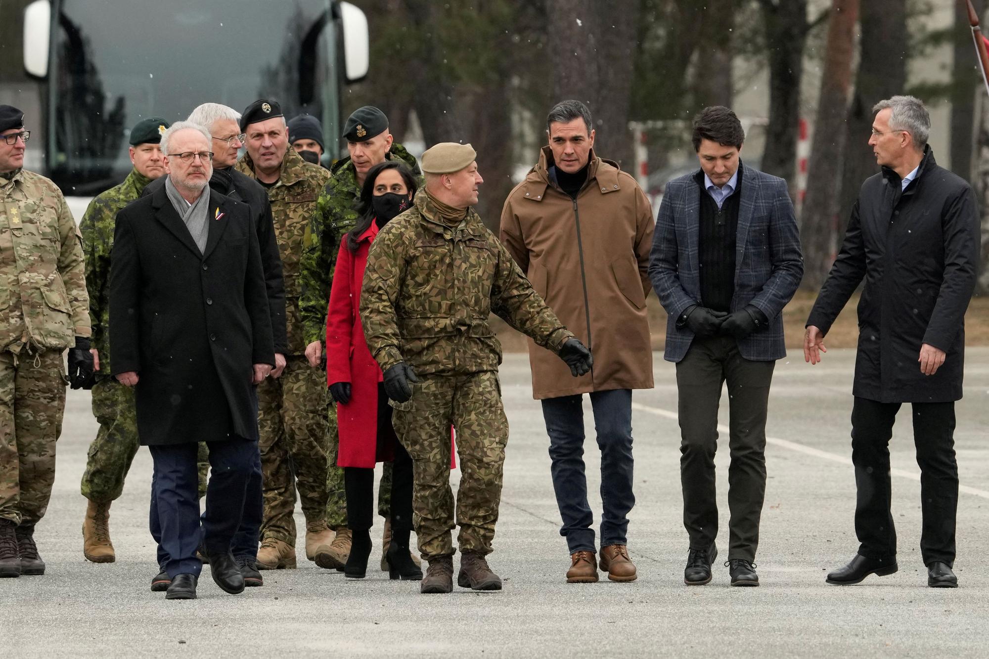 Visita de Pedro Sánchez a la base militar de Azadi en Letonia.