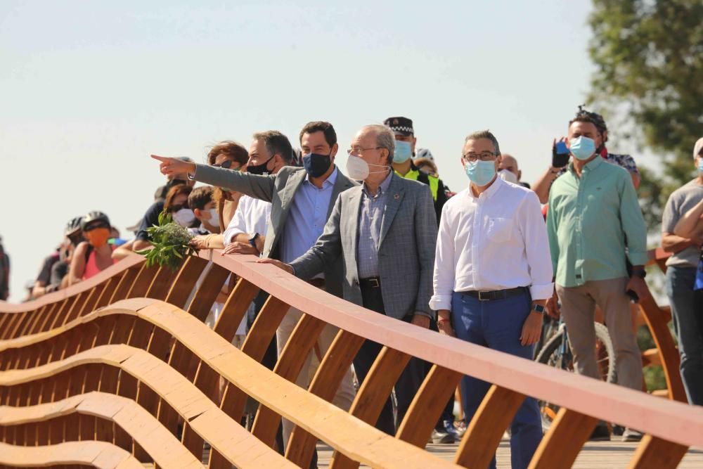 Inauguración de la pasarela peatonal sobre el río Guadalhorce, en Málaga.