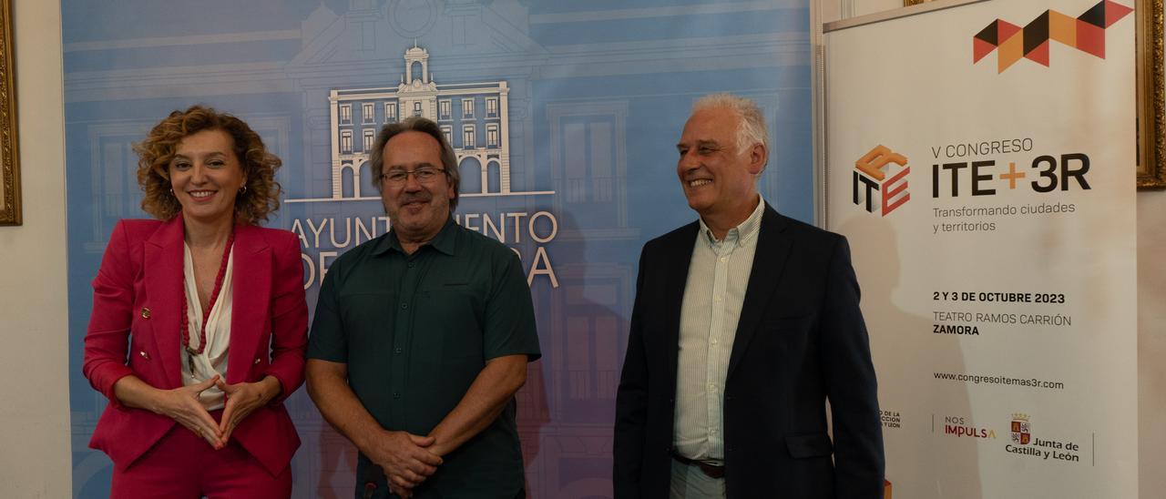 María Pardo, Francisco Guarido y Felipe Romero, en el Ayuntamiento de Zamora