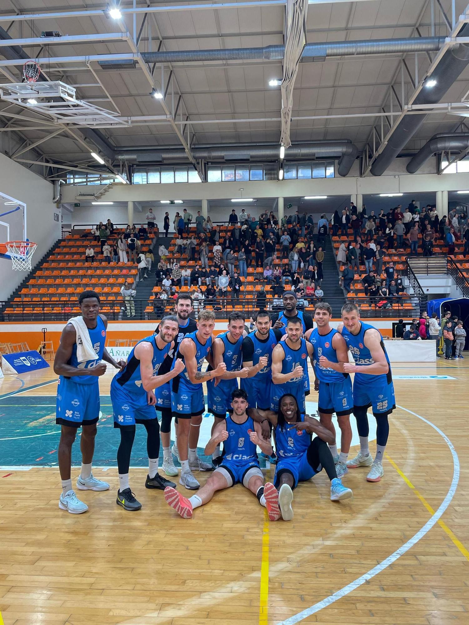 Los jugadores del Class celebran la victoria