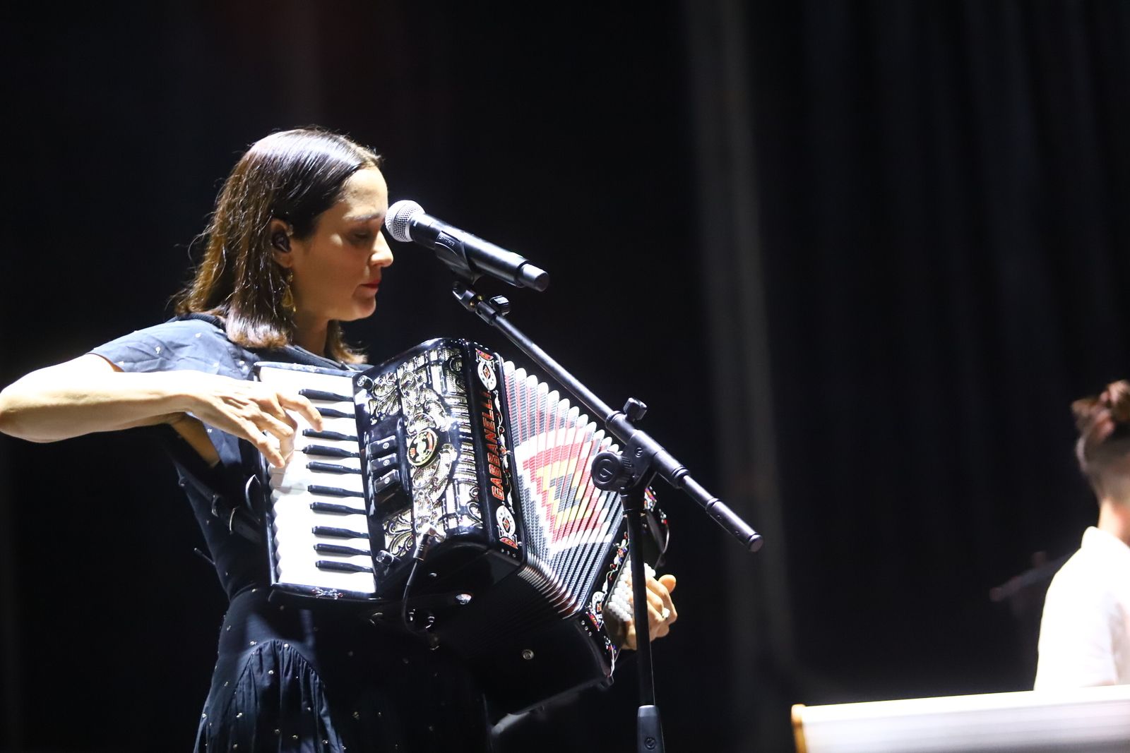 Julieta Venegas y Valeria Castro cantan en el teatro de la Axerquía