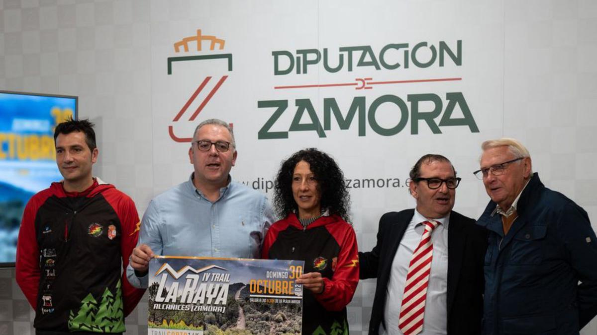 Organizadores y patrocinadores presentan la prueba en Zamora. | E. F.