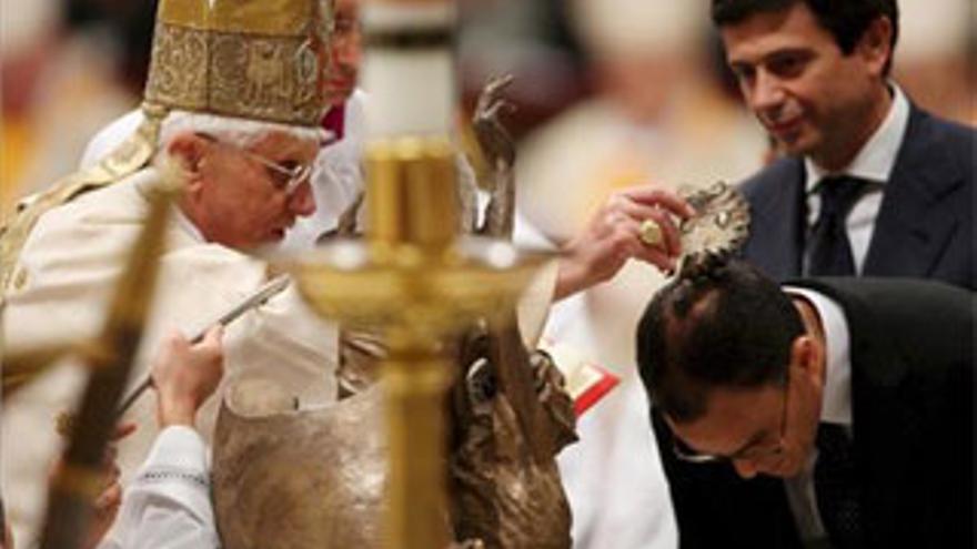 El Papa bautiza a un periodista musulmán convertido
