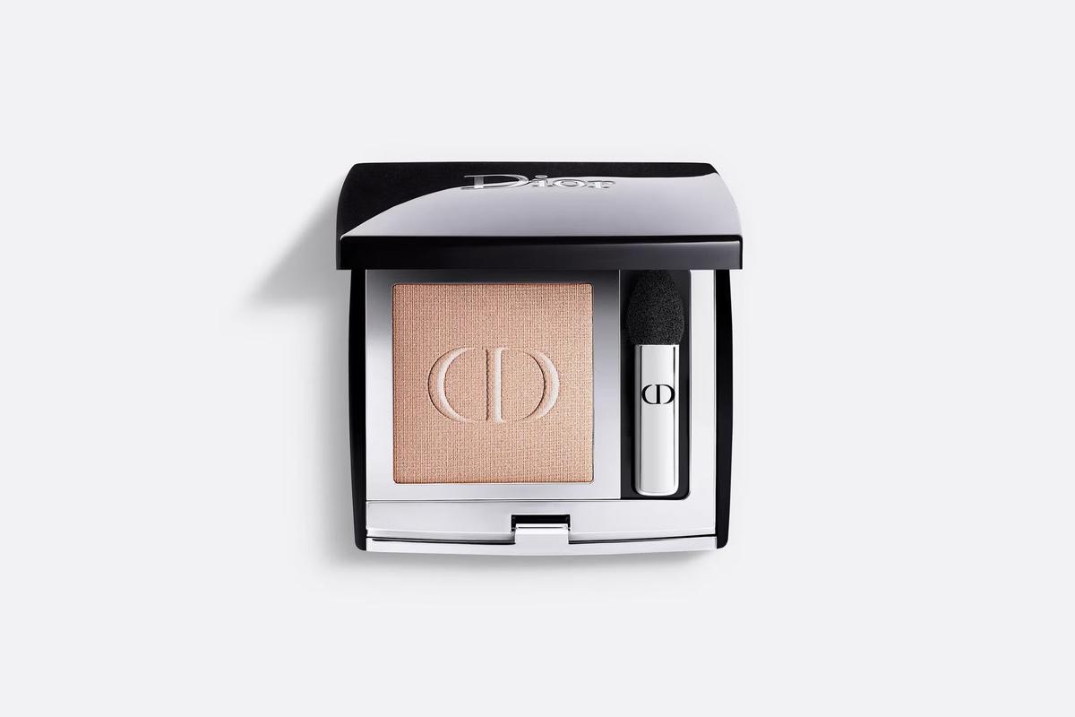 ‘Mono Couleur Couture’, sombra de ojos en el tono ‘633 Coral Look’, de Dior.