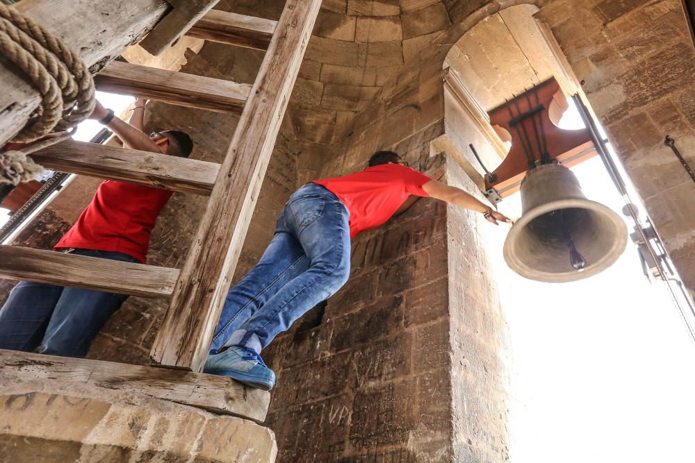 Imágenes de los campanarios de Santiago el Mayor, Catedral y Nuestra Señora de Monserrate en Orihuela y San Martín de Callosa. El Consell ha protegido como BIC sus campanas góticas.