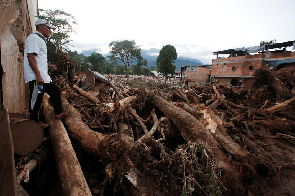 Más de 130 muertos en una avalancha de tierra en Colombia