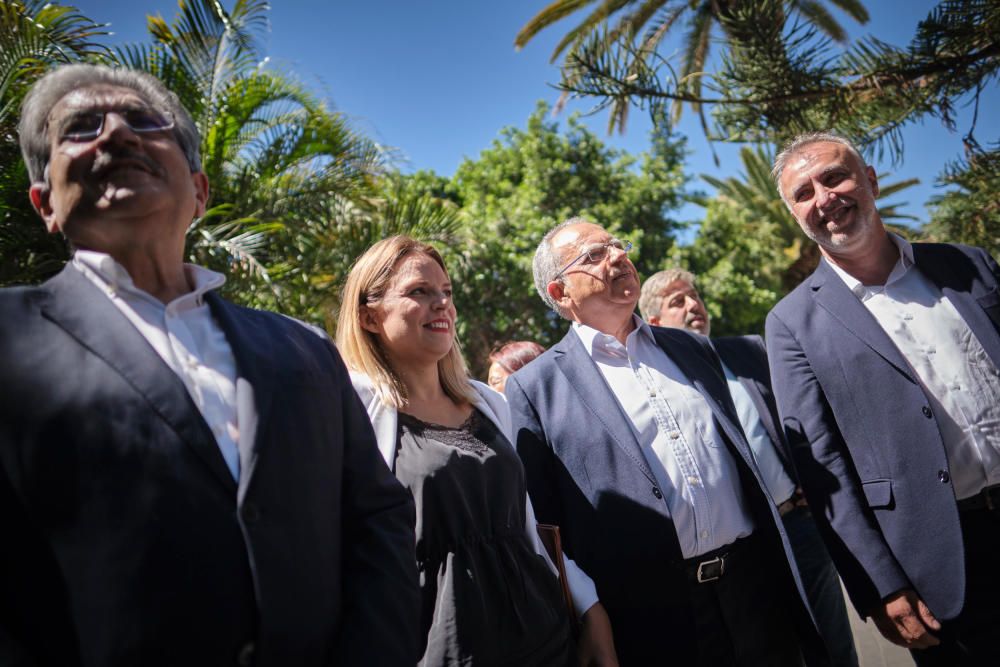 Firma del pacto por el Gobierno de Canarias