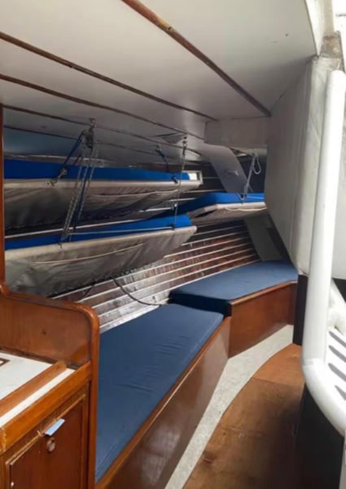 La zona de literas del barco