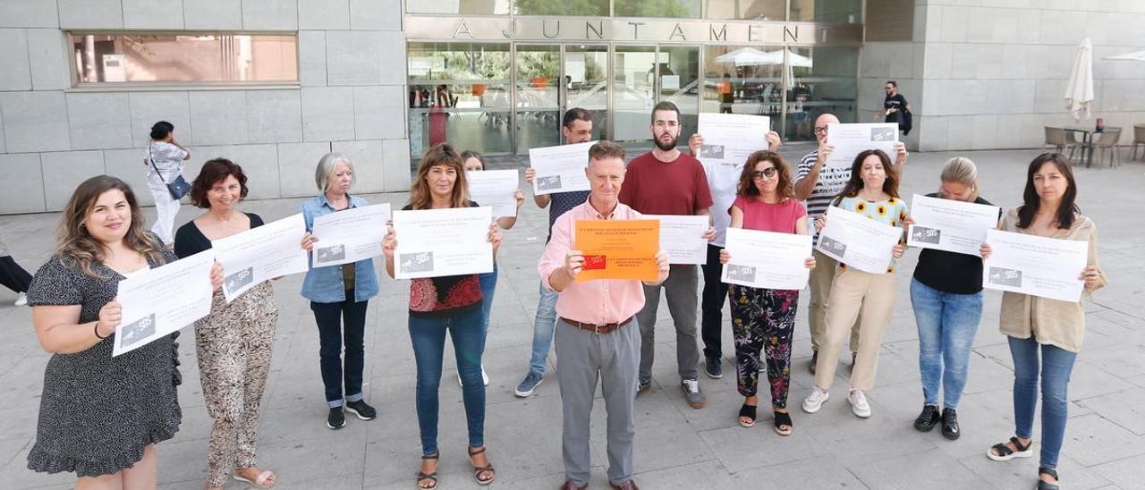 Protesta de los trabajadores de servicios sociales de San Vicente cada viernes desde octubre.