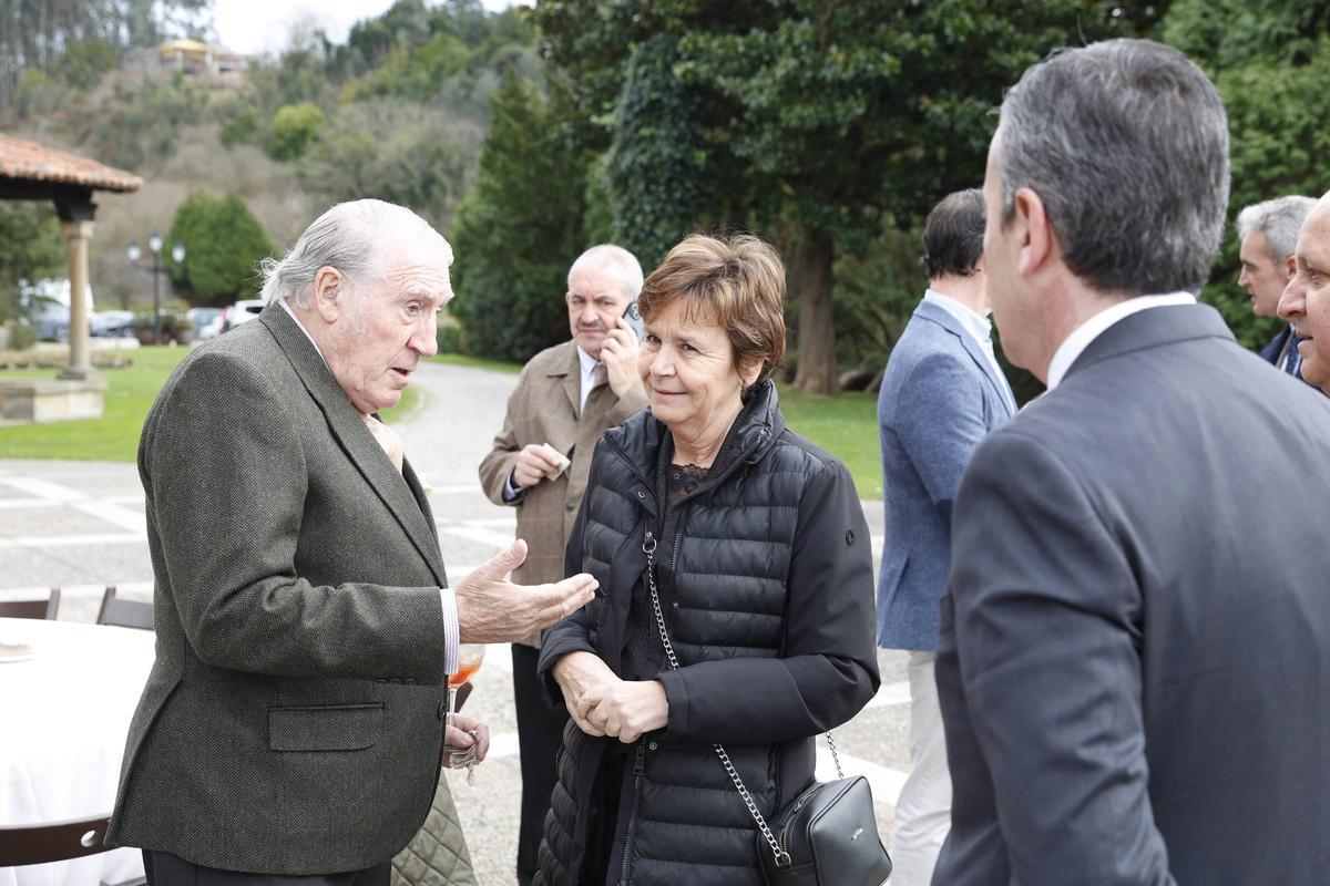 La peña taurina Dávila Miura entrega su premio al mejor toro de la feria de Gijón (en imágenes)