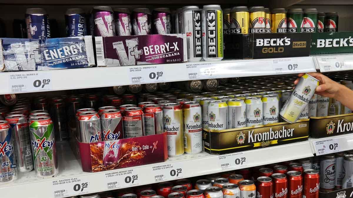 Bebidas energéticas en un supermercado