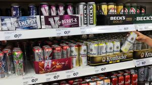 Bebidas energéticas en un supermercado.