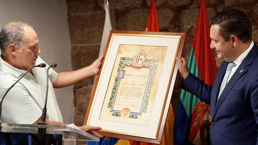 Recognition of the aroneros to the neighbors Carlos Flores and Dácil Martín Cuff