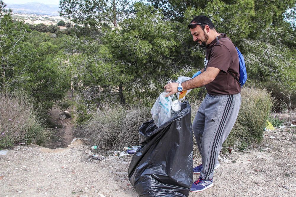 Voluntarios recogen 10 toneladas de basura de la s