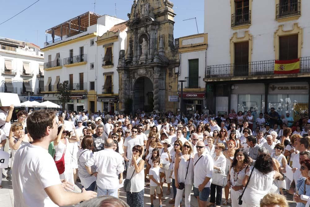 Concentración en Córdoba por el diálogo en Cataluña