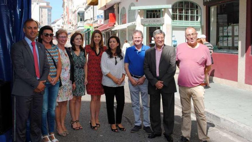 Asistentes a la presentación de la campaña, en el acto desplegado en la calle Castelao. // Muñiz