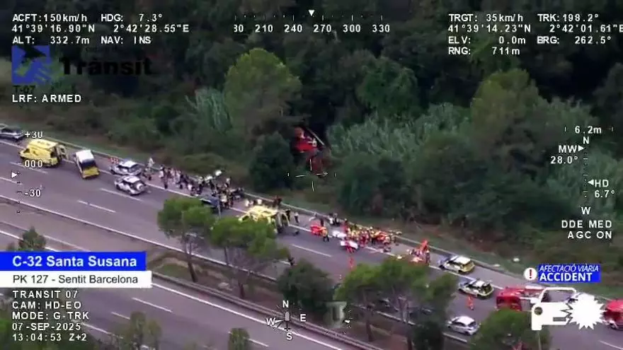 Un autocar vuelca en la C-32 en Santa Susanna