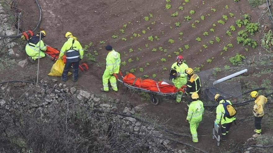 Rescate de los cuerpos sin vida en el accidente de Artenara