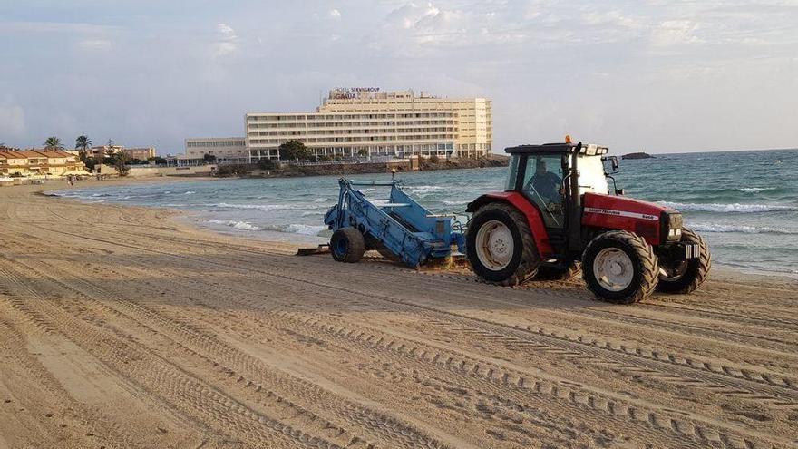 Abren al baño las playas mediterráneas de La Manga.